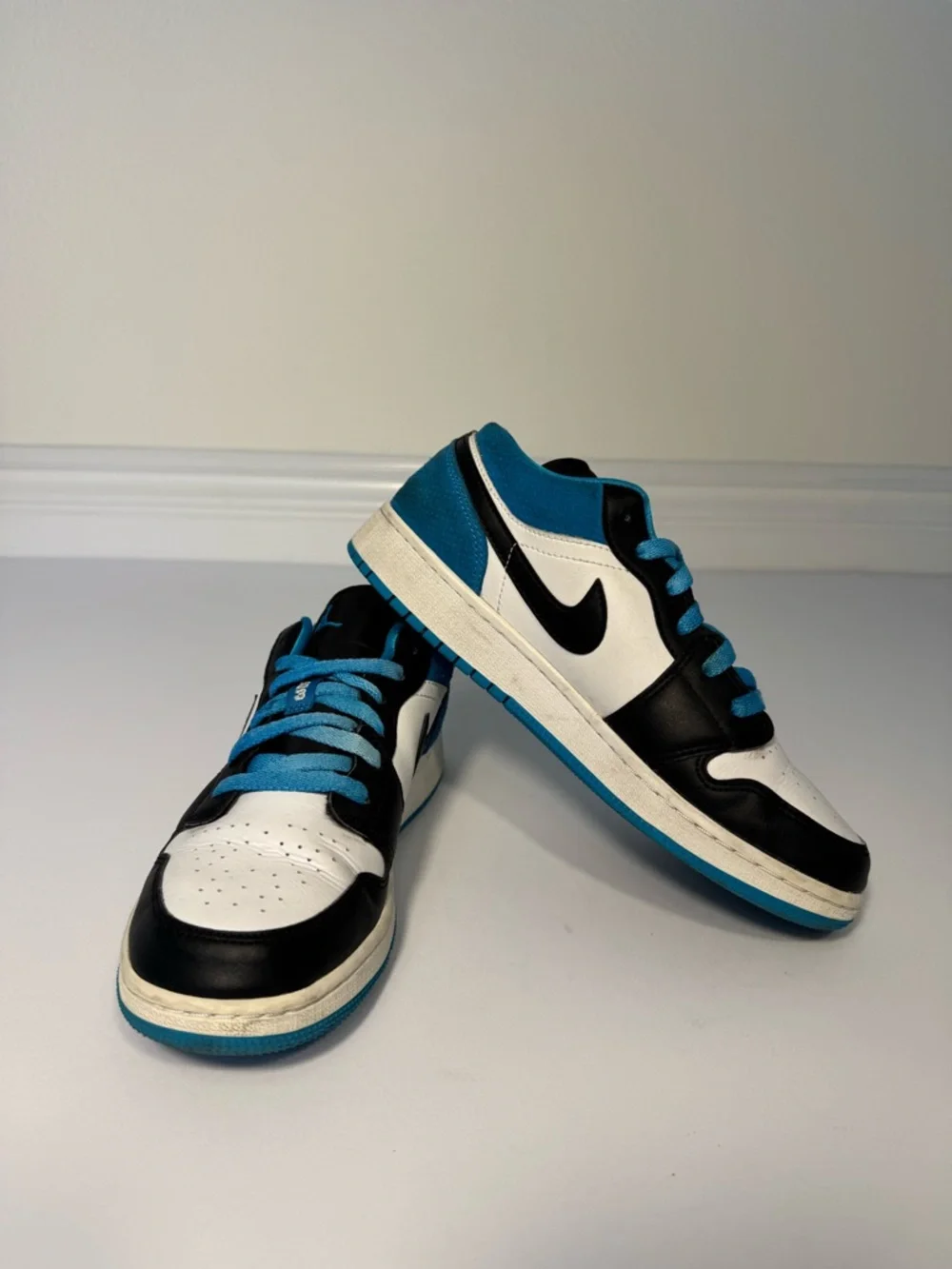 Air Jordan 1 Mid Laser Blue Black White CI1564-004 GS Size 6.5Y Youth